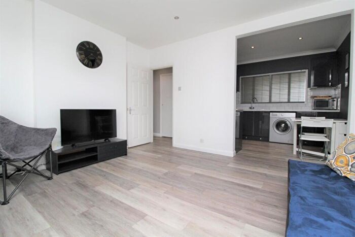 1 Bedroom Apartment For Sale In Shevon Way, Brentwood, Essex, CM14