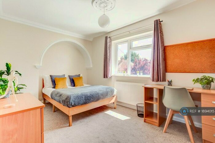 5 Bedroom Semi-Detached House To Rent In Durham Close, Guildford, GU2