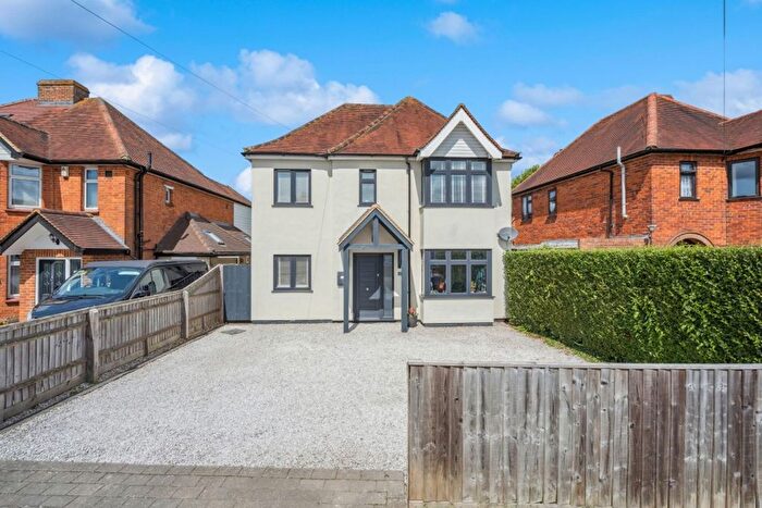 4 Bedroom Detached House For Sale In Green Road, High Wycombe, HP13