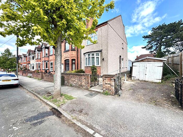 3 Bedroom End Of Terrace House For Sale In Earls Road, Nuneaton, CV11
