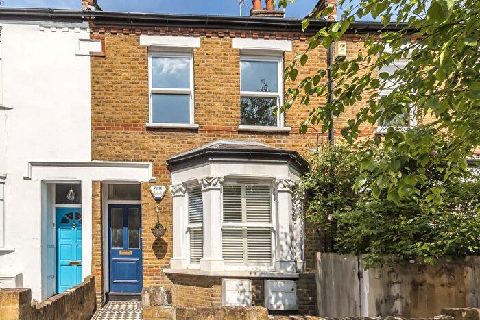 2 Bedroom Flat To Rent In Darwin Road, Ealing, W5