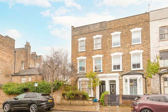 1 Bedroom Flat For Sale In Clonbrock Road, London, N16