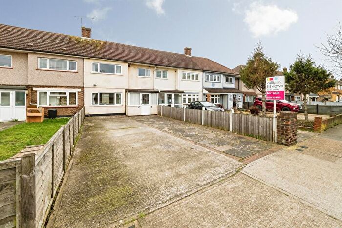 3 Bedroom Terraced House For Sale In Hood Road, Rainham, RM13