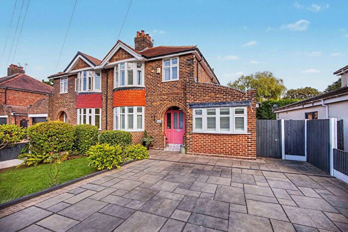 3 Bedroom Semi-Detached House For Sale In London Road, Appleton, WA4