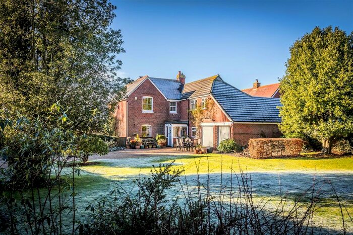 4 Bedroom Detached House For Sale In West Ashling Road, Hambrook, Chichester, PO18