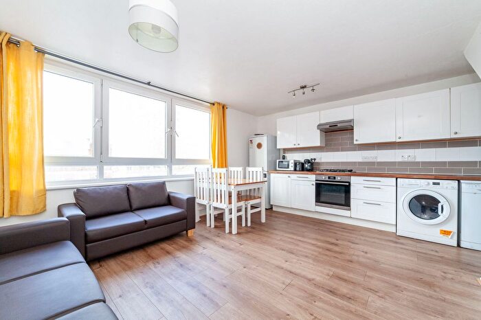4 Bedroom Flat To Rent In Battersea Bridge Road, Sancroft Court, SW11