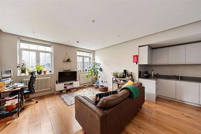 2 Bedroom Property To Rent In Francis Road, Leyton, E10