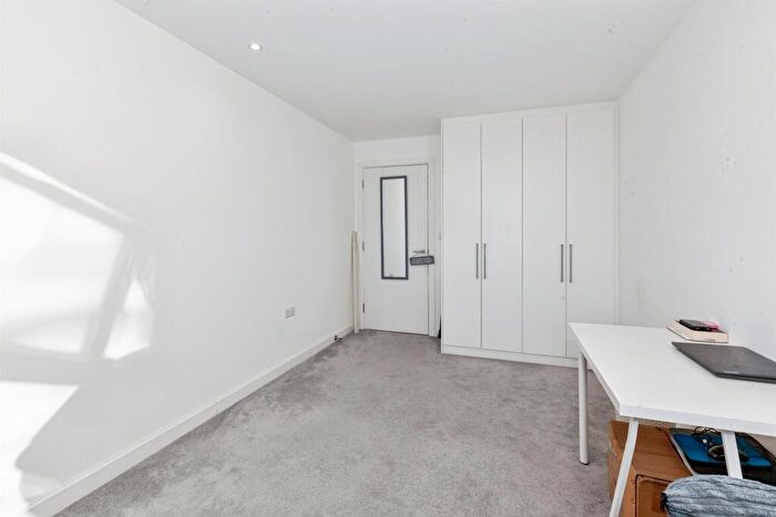 2 Bedroom Flat For Sale In High Street, Slough, SL1