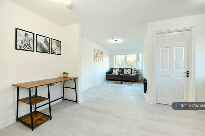 1 Bedroom Flat To Rent In Priory Court, Kingston Upon Thames, KT1