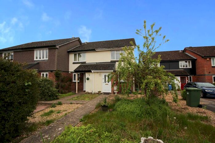 2 Bedroom End Of Terrace House To Rent In Wythemede, Binfield, RG42