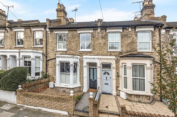 4 Bedroom Detached House For Sale In Glenthorne Road, London, N11