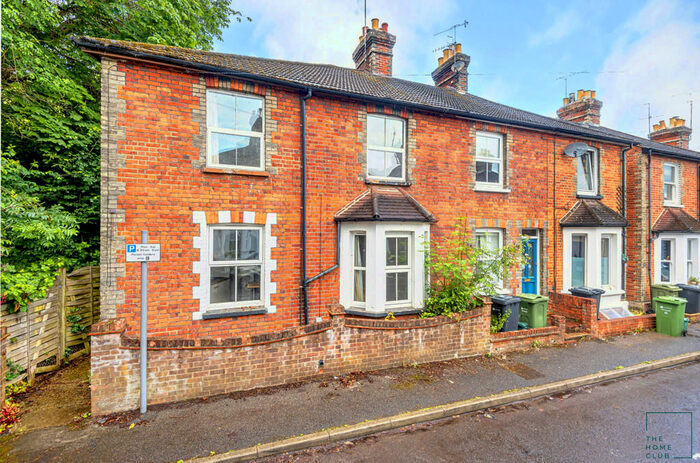 5 Bedroom Semi-Detached House To Rent In Acacia Road, Guildford, GU1