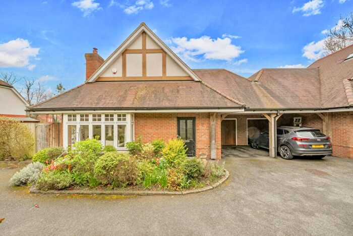 3 Bedroom Chalet For Sale In Gwennap Place, Ashtead, KT21