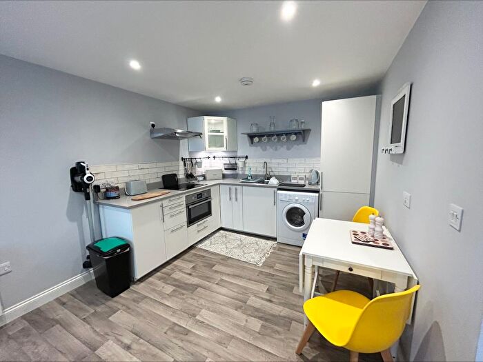 1 Bedroom Detached House To Rent In Ashford Hill, Berkshire, RG19