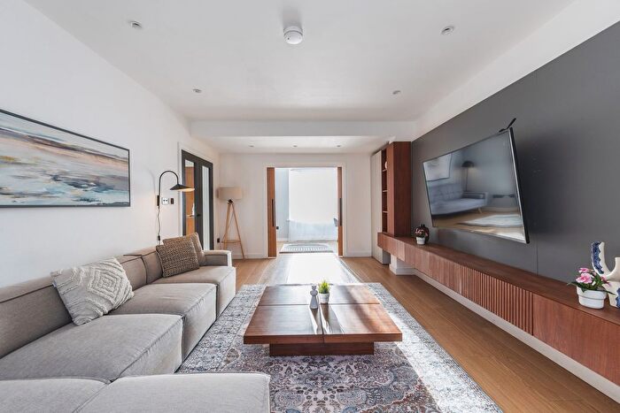 3 Bedroom Semi Detached House To Rent In Old Oak Road, London, W3