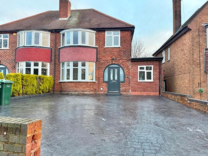 3 Bedroom Semi Detached House To Rent In Woden Road East, Wednesbury, West Midlands, WS10