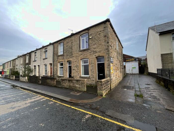 3 Bedroom Terraced House To Rent In Briercliffe Road, Burnley, Lancashire, BB10