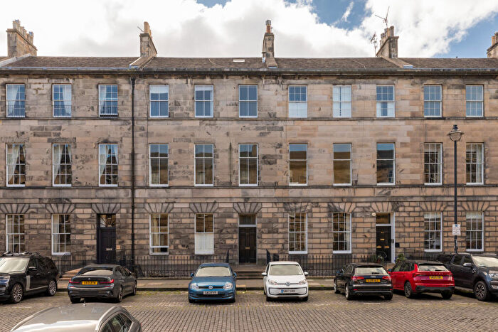 3 Bedroom Flat To Rent In Great King Street, New Town, Edinburgh, EH3