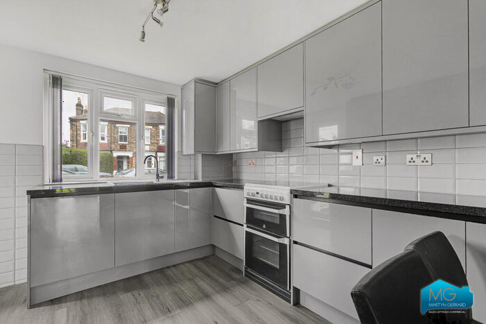 3 Bedroom Apartment To Rent In Market Place, East Finchley, London, N2