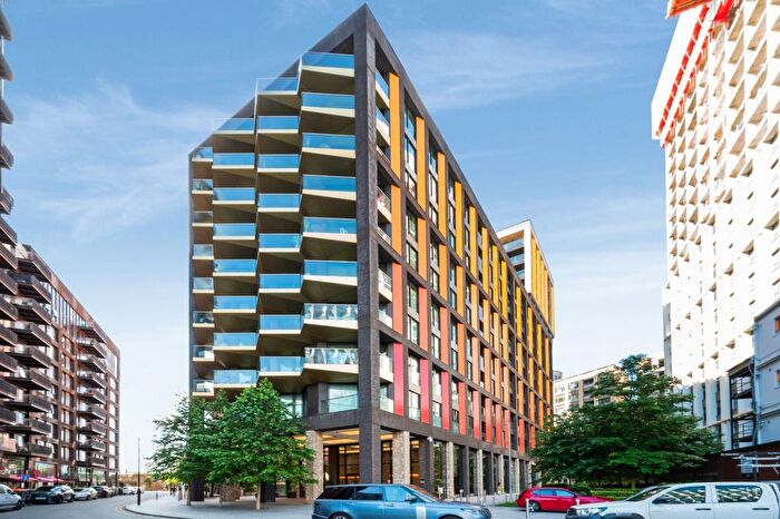 2 Bedroom Flat To Rent In Charles Clowes Walk, London, SW11