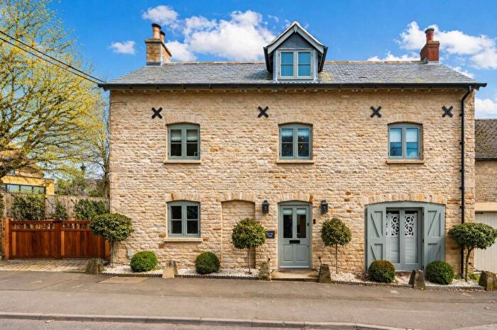5 Bedroom House For Sale In Main Street, Bledington, OX7