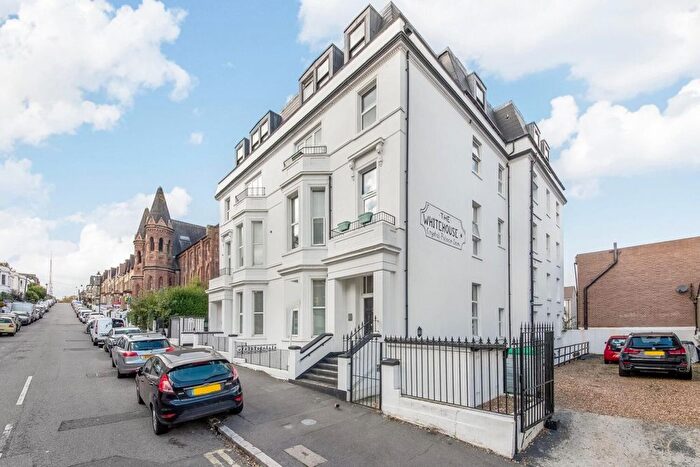 2 Bedroom Flat To Rent In Waldegrave Road, Crystal Palace, London, SE19