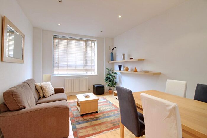 1 Bedroom Apartment To Rent In Portsoken Street, Tower Hill, E1