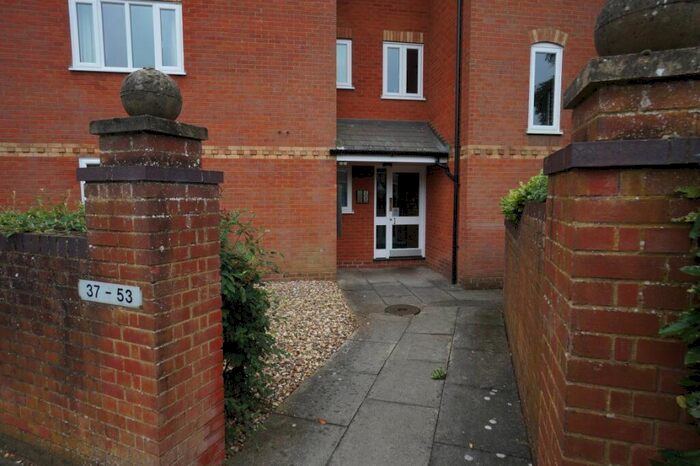 2 Bedroom Flat To Rent In Warren Heath, IP3