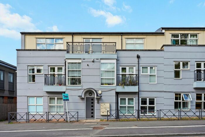 2 Bedroom Flat To Rent In Kingston Hill, Kingston Upon Thames, Surrey, KT2