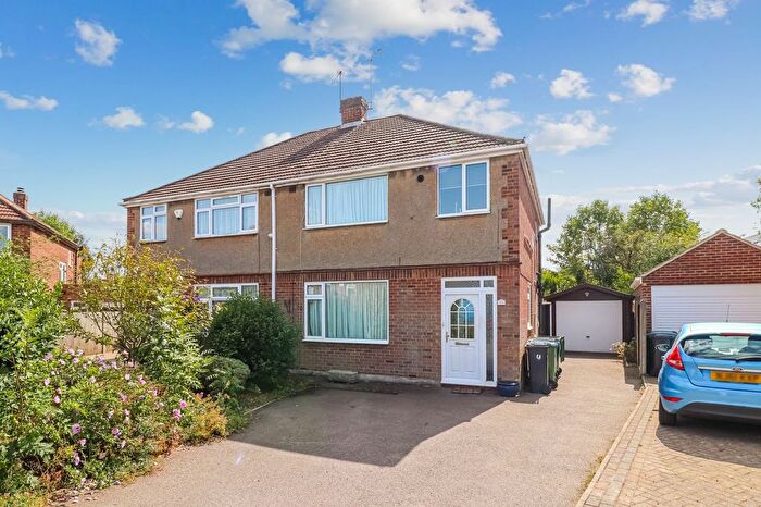 3 Bedroom Semi-Detached House For Sale In Kenford Close, Watford, WD25