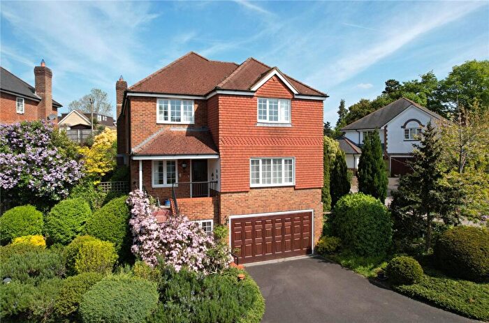 4 Bedroom Detached House For Sale In White House Walk, Farnham, Surrey, GU9