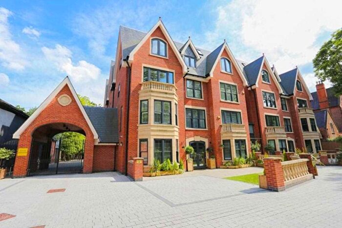 3 Bedroom Flat To Rent In Bristol Court, - Bristol Road, Birmingham, B5