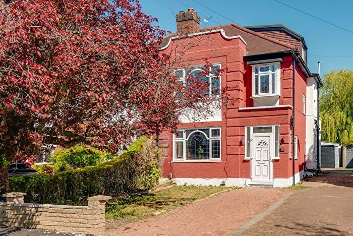 5 Bedroom Semi-Detached House To Rent In Abbotts Drive, Harrow, HA0