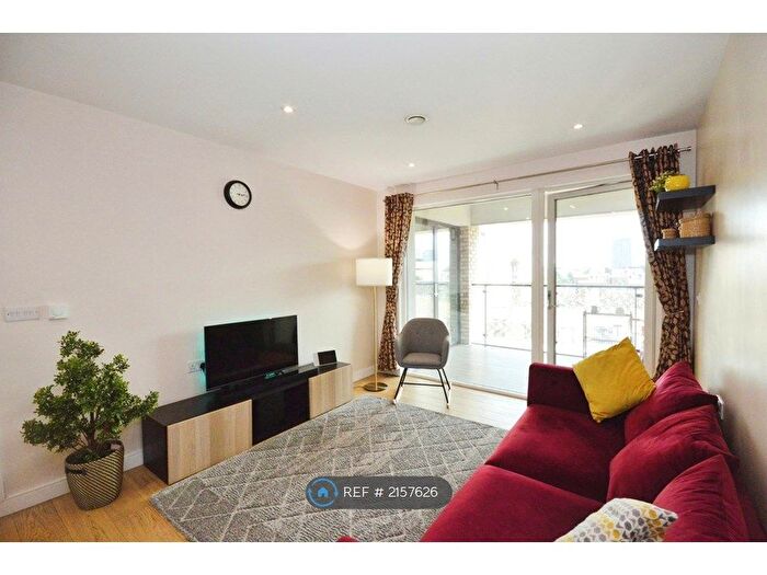 3 Bedroom Flat To Rent In Sentinel Building, London, E15