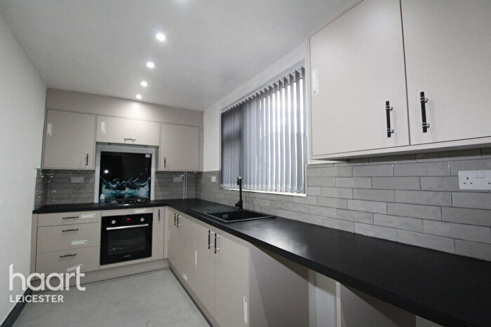 3 Bedroom Semi-Detached House To Rent In Greenside Place, Leicester, LE2