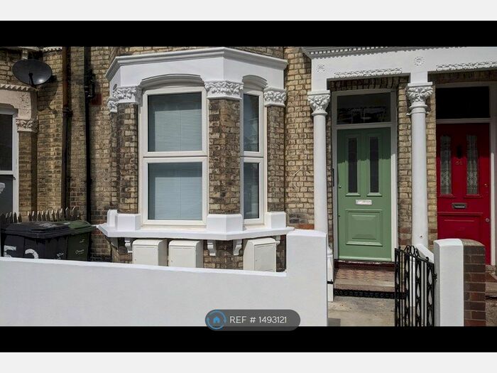 2 Bedroom Flat To Rent In Sandmere Road, London, SW4