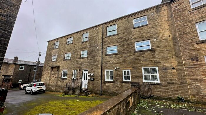 2 Bedroom Flat To Rent In Nelson Street, Queensbury, Bradford, BD13
