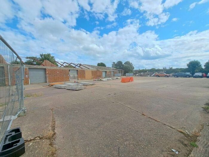Land To Rent In Beale Street, Dunstable, Bedfordshire, LU6