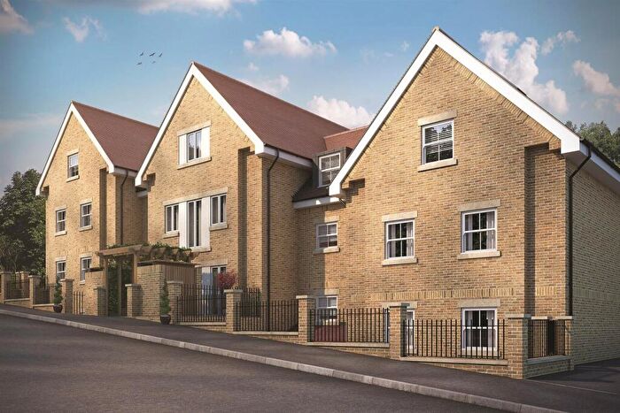 3 Bedroom Duplex For Sale In Bloomfield Road, Harpenden, AL5