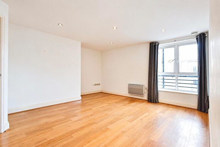 2 Bedroom Flat For Sale In High Street, Brentford, TW8