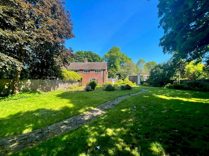 3 Bedroom Semi-Detached House To Rent In Village Way, London, SE21