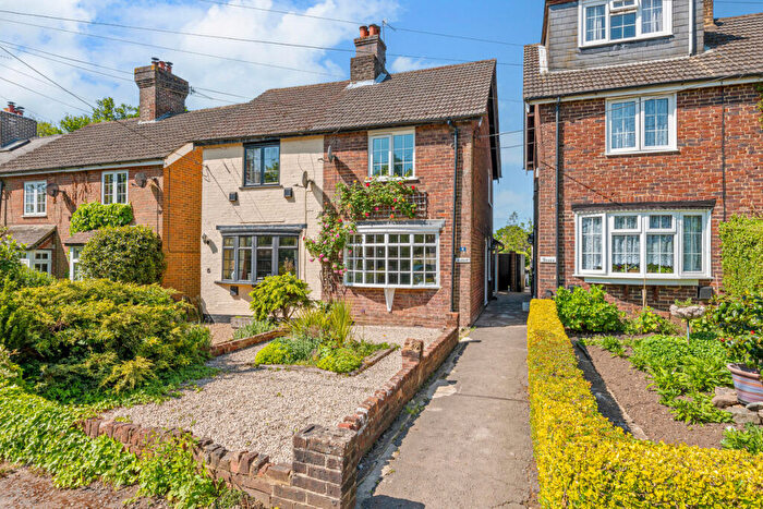 2 Bedroom Semi-Detached House For Sale In Oakwood Road, Redhill, RH1