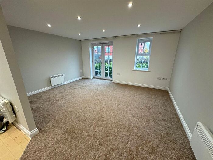 2 Bedroom Flat To Rent In Birkby Close, Hamilton, Leicester, LE5