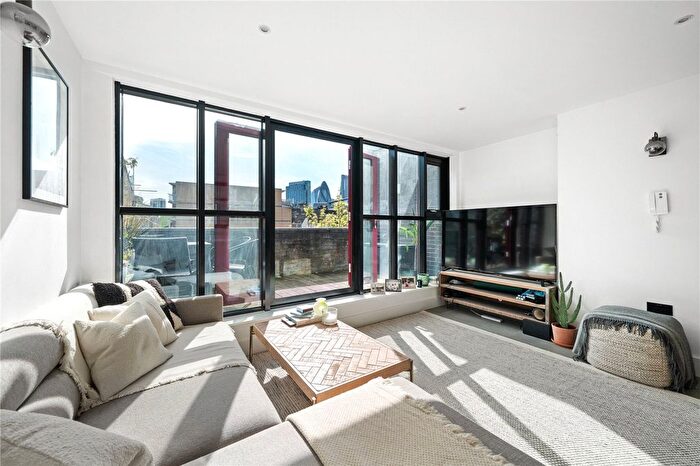 2 Bedroom Flat For Sale In Quaker Street, London, E1