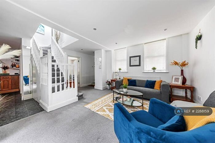 1 Bedroom Semi-Detached House To Rent In Fairland Road, Stratford, E15