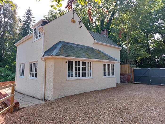 3 Bedroom Detached House To Rent In Ashley Green, Chesham, HP5