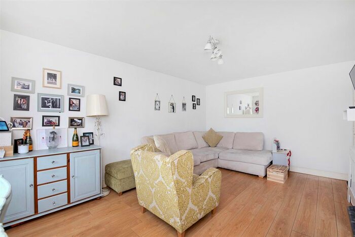 2 Bedroom Flat To Rent In Bay Court, Ealing, W5