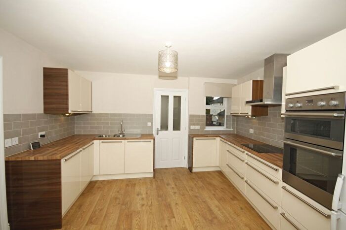 2 Bedroom Flat To Rent In East Street, Sittingbourne, Kent, ME10