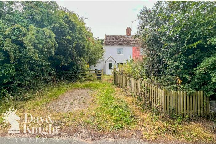 3 Bedroom Semi-Detached House For Sale In Toad Row, Henstead, Beccles, NR34