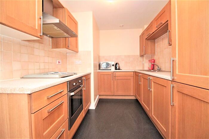 1 Bedroom Flat To Rent In Maltings Close, Bow, London, E3